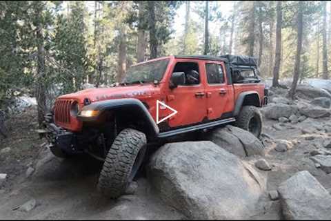 Jeep Gladiator and Suzuki Samurai Tackle An Epic Rock Crawling Trail (Coyote Lake Trail)