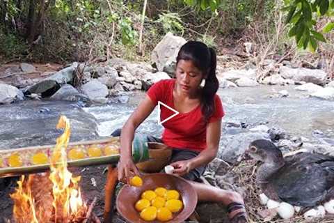 Survival cooking in forest - Duck egg spicy delicious grilled in bamboo tree for dinner