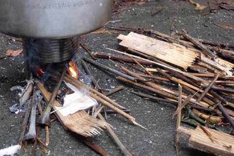 42 DIY Survival and Bushcraft Gear Projects (Kit You Can Make at Home]