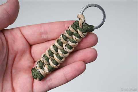 DIY Growling Dog Knot Paracord Keychain