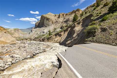 The NPS Wants Your Feedback On a New Road Into Yellowstone National Park