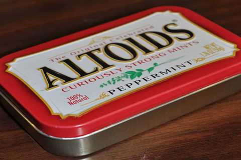 How to Build an Urban Survival Kit that Can Fit in an Altoids Tin